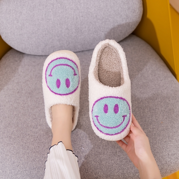 Melody Smiley Face Slippers SALE 20% OFF+Discounted Shipping - Picture 1 of 4